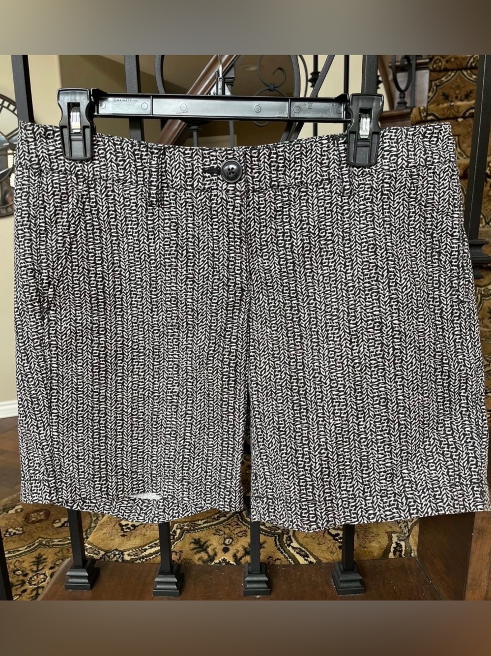 cabi #5246 Heidi Short. EUC. Size 2. 97% cotton, 3% spandex.